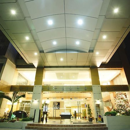 Big 8 Corporate Hotel Tagum Exteriör bild