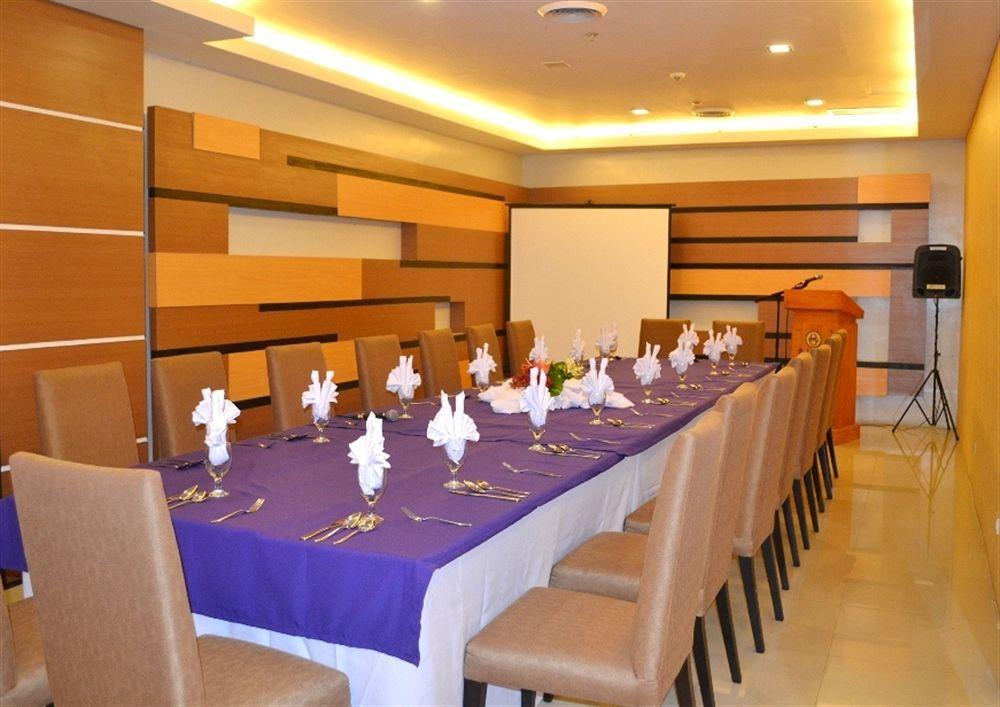 Big 8 Corporate Hotel Tagum Exteriör bild