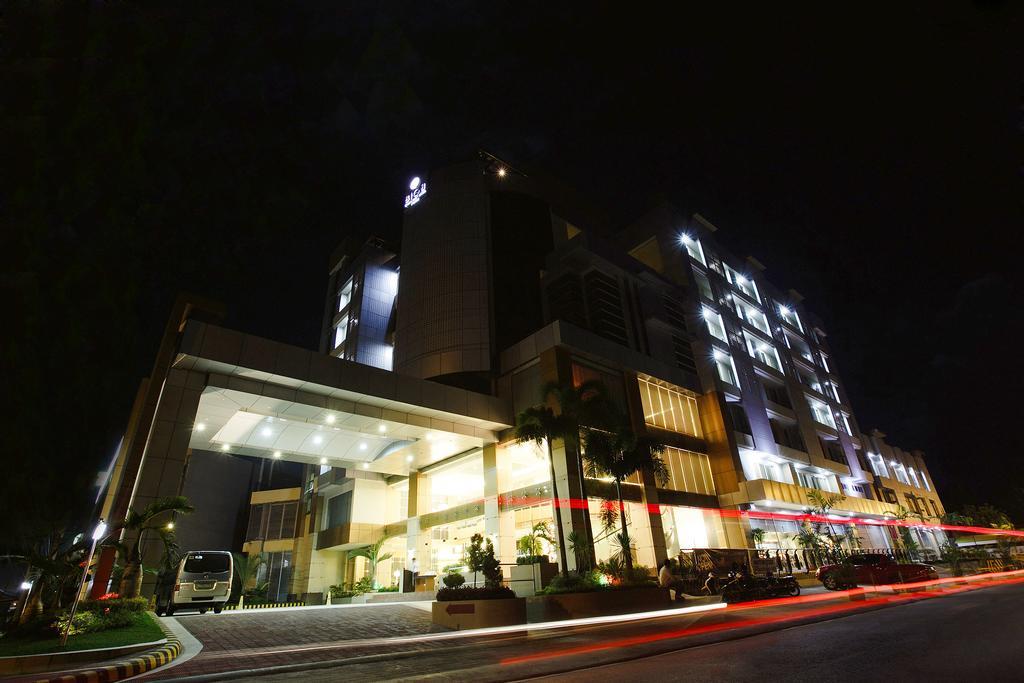 Big 8 Corporate Hotel Tagum Exteriör bild