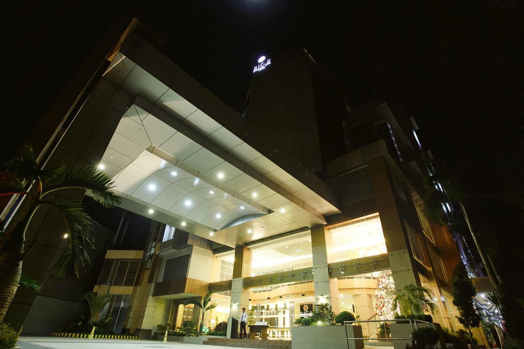 Big 8 Corporate Hotel Tagum Exteriör bild
