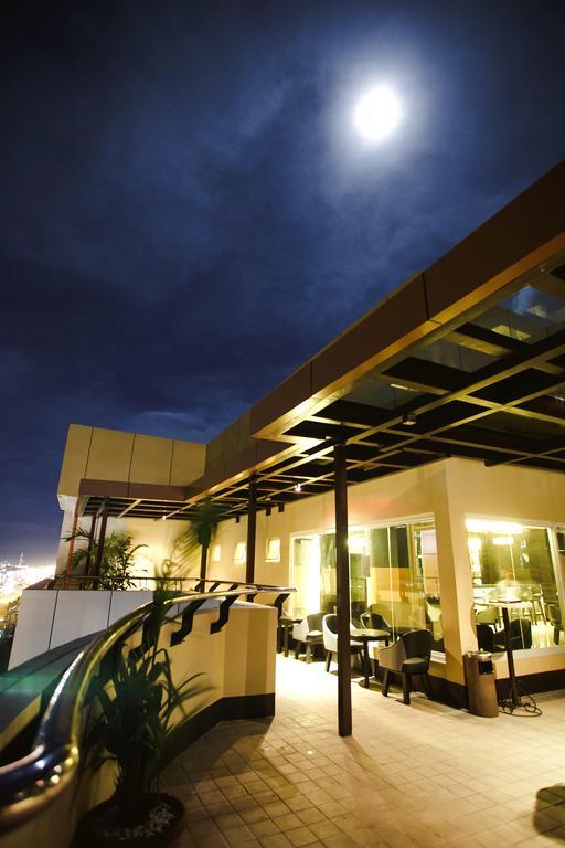 Big 8 Corporate Hotel Tagum Exteriör bild