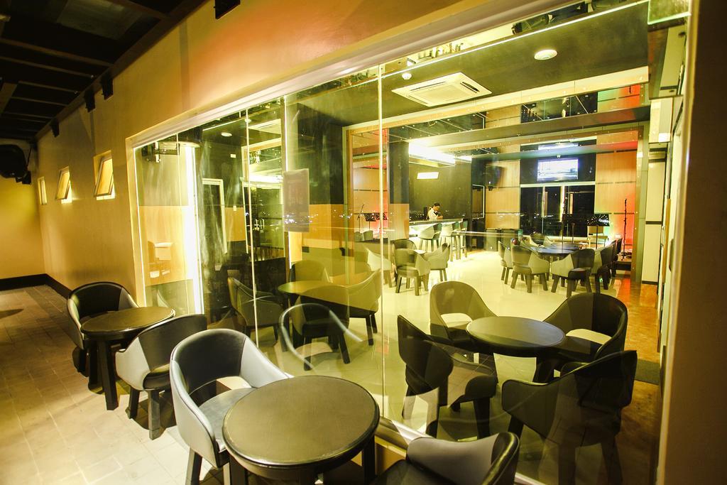 Big 8 Corporate Hotel Tagum Exteriör bild