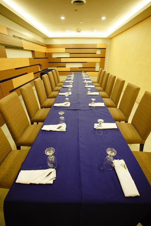 Big 8 Corporate Hotel Tagum Exteriör bild