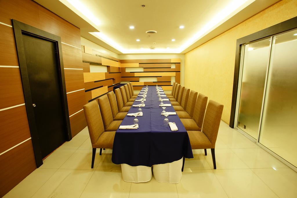 Big 8 Corporate Hotel Tagum Exteriör bild