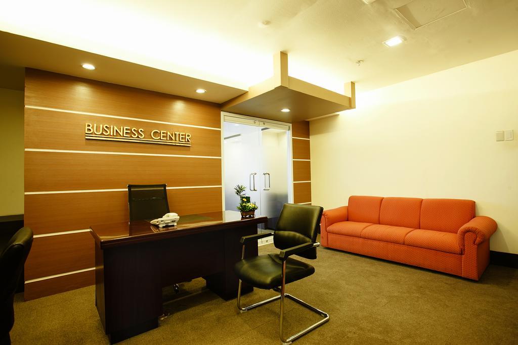 Big 8 Corporate Hotel Tagum Exteriör bild