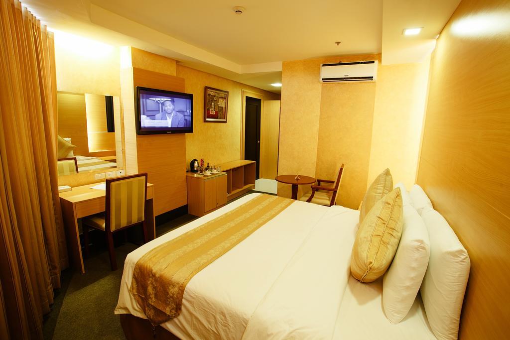 Big 8 Corporate Hotel Tagum Exteriör bild