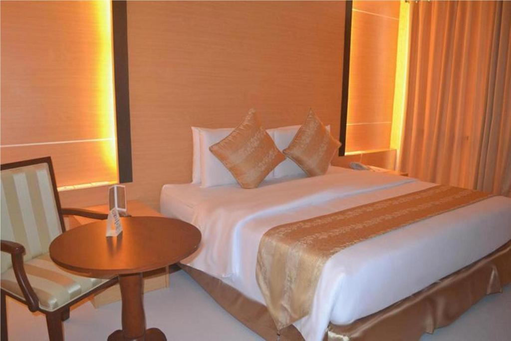 Big 8 Corporate Hotel Tagum Exteriör bild