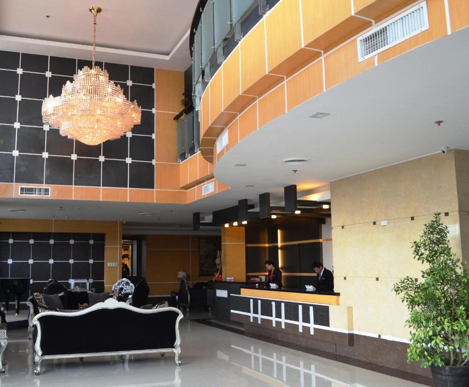 Big 8 Corporate Hotel Tagum Exteriör bild