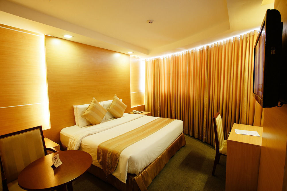 Big 8 Corporate Hotel Tagum Exteriör bild