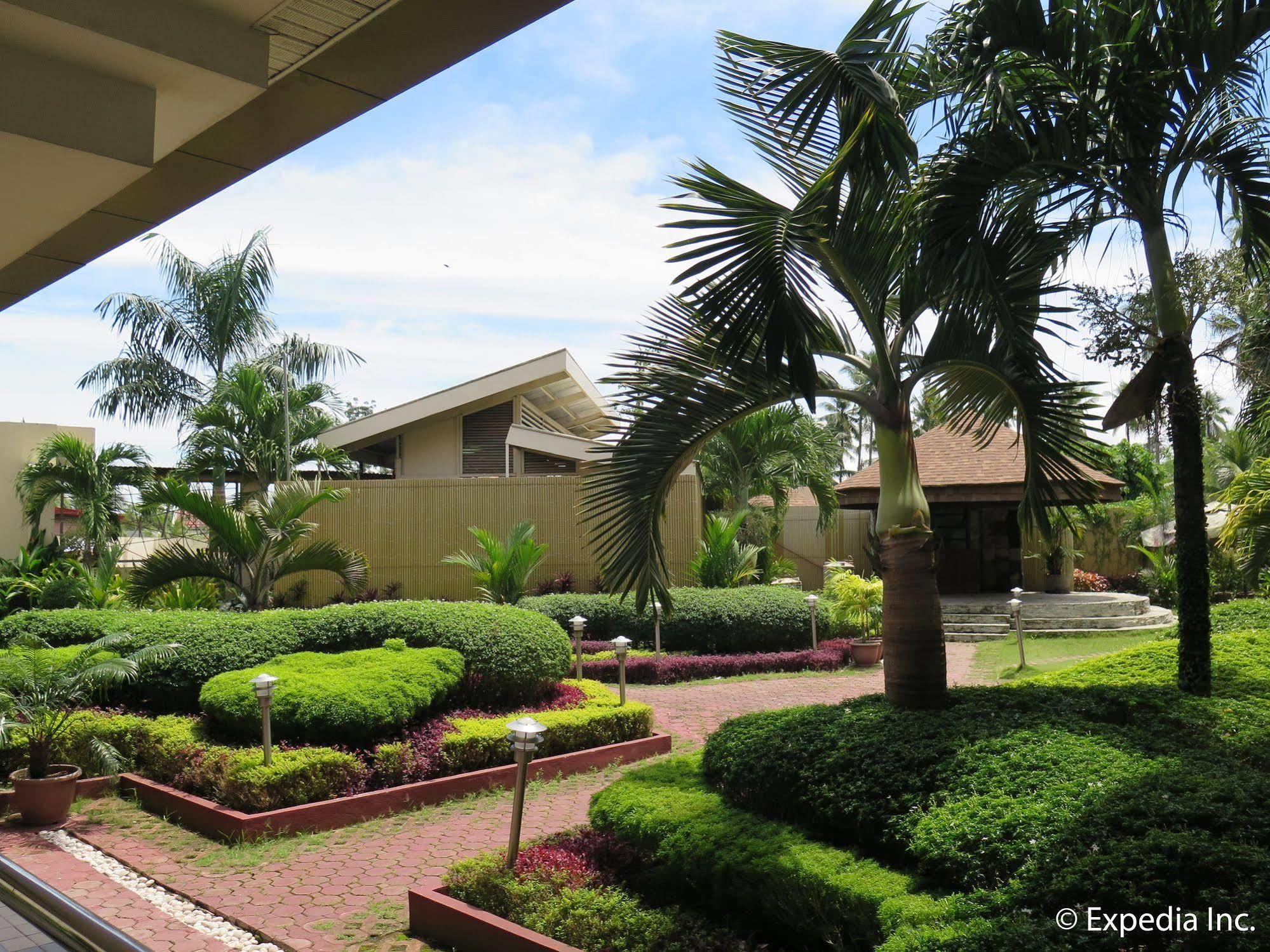Big 8 Corporate Hotel Tagum Exteriör bild